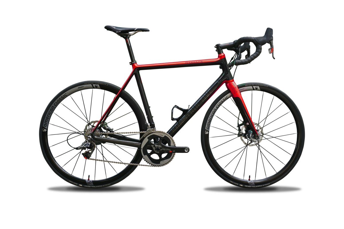 KONSTRUCTIVE Rhodolite DBV, large, gold/carbon mit SRAM Red 22, American Classic wheels, Syntace Komponenten